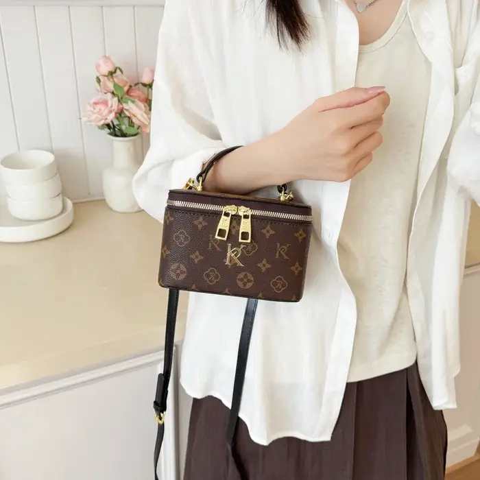 Sac fourre-tout de haute qualité pour femmes, nouveau sac à chaîne matelassé tendance printemps 2026, petit sac carré à bandoulière.