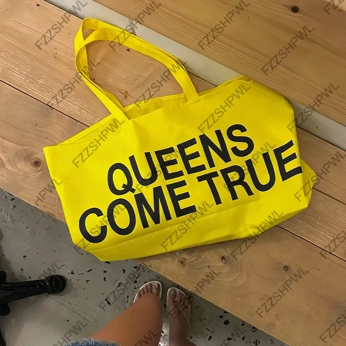 Sac en toile de style streetwear avec esthétique tendance