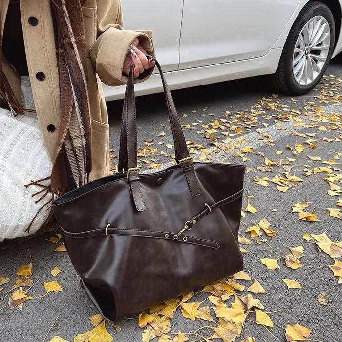 Europe Amérique Mode Sac fourre-tout Rétro Grande capacité Sacs à bandoulière Haut de gamme Couleur Unie Sac Casual