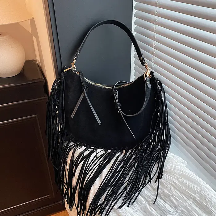 Sac à pompon à la mode d'hiver, sac à bandoulière à boutons personnalisés, Niche et sac de selle Uni
