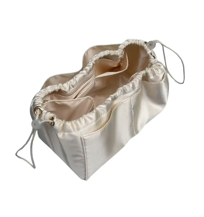 Organisateur de sac à main soyeux lisse