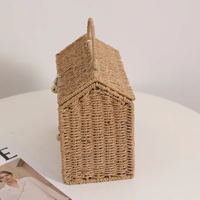 Sac en paille tissé à la main de petite maison de dessin animé