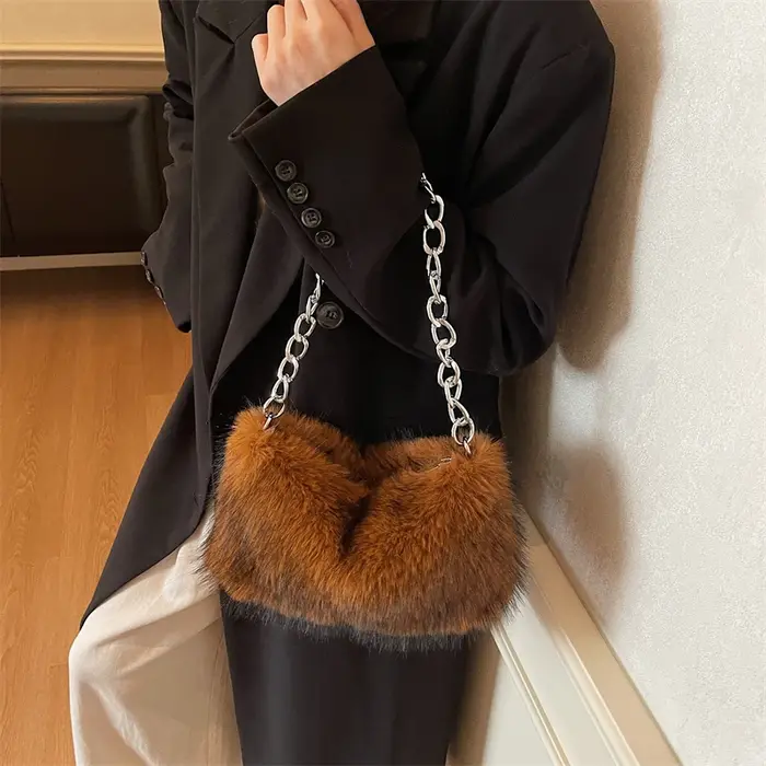 Mode chaîne sac à bandoulière femmes 2025 hiver en peluche sac à main tendance aisselles Shopper sac