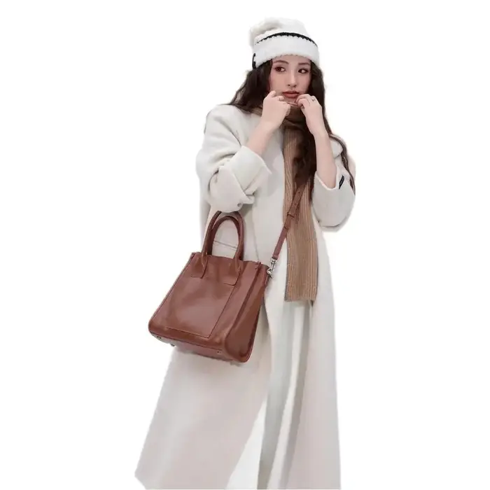 Grand fourre-tout carré rétro en cuir de vachette tanné végétal pour femme