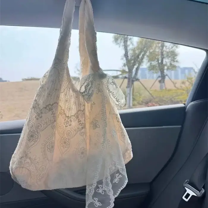 Sac fourre-tout en dentelle florale avec broderie et nœud