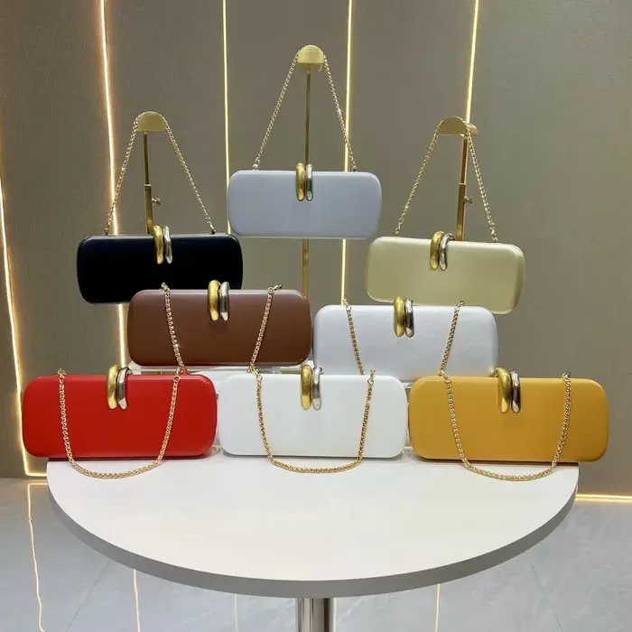 Pochette de soirée unie jaune mat avec double fermoir métallique, sac à main minimaliste pour dîner formel pour femmes matures, idéal pour les banquets