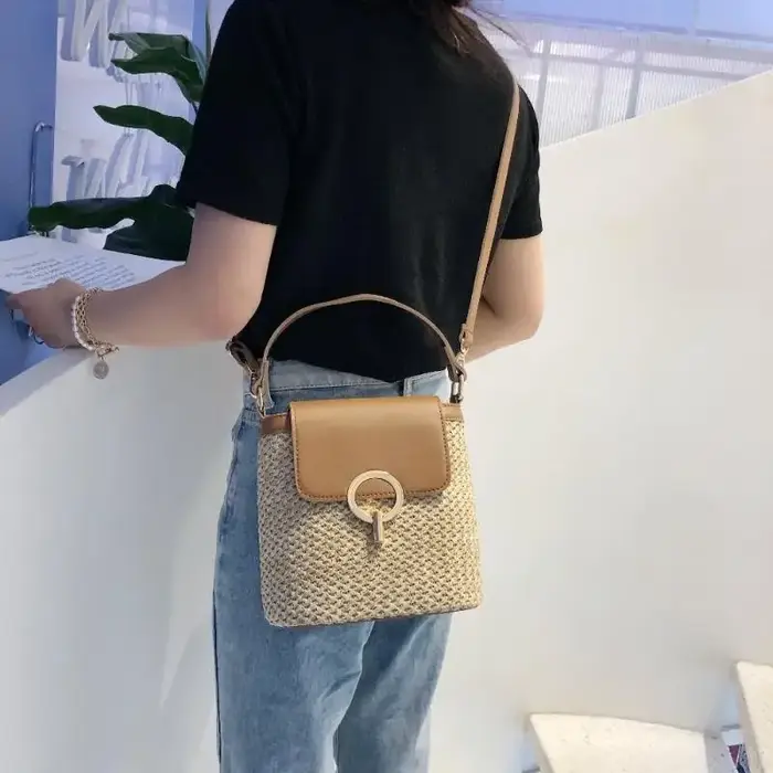 Petits sacs seau en paille pour femmes