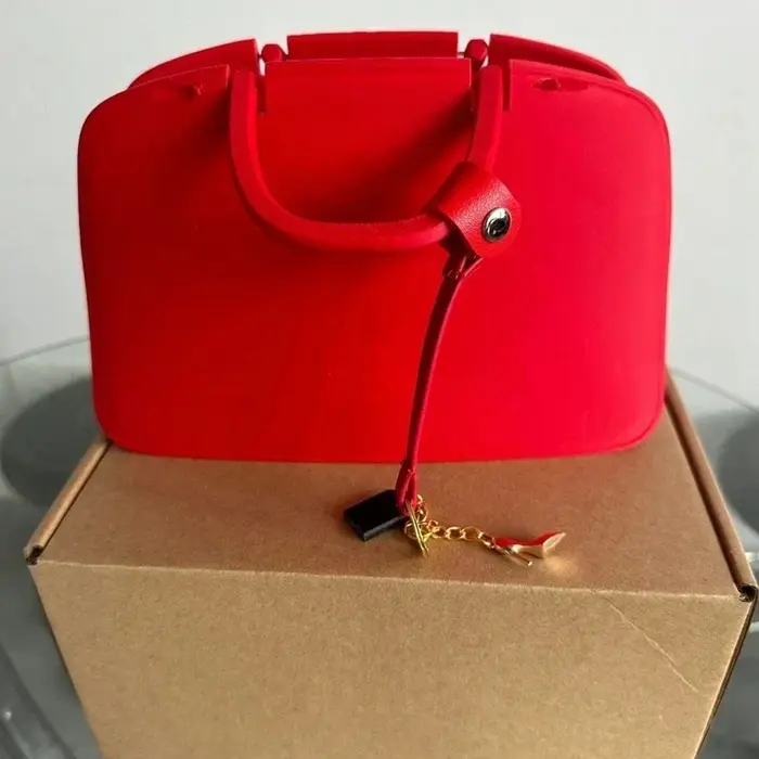Sac fourre-tout rouge avec surface en cuir Queen