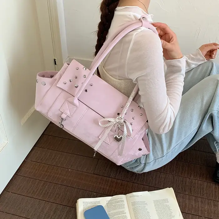 Sac à main vintage clouté pour femme