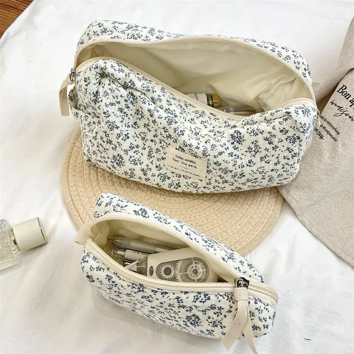 Sac à cosmétiques à fleurs bleues de grande capacité
