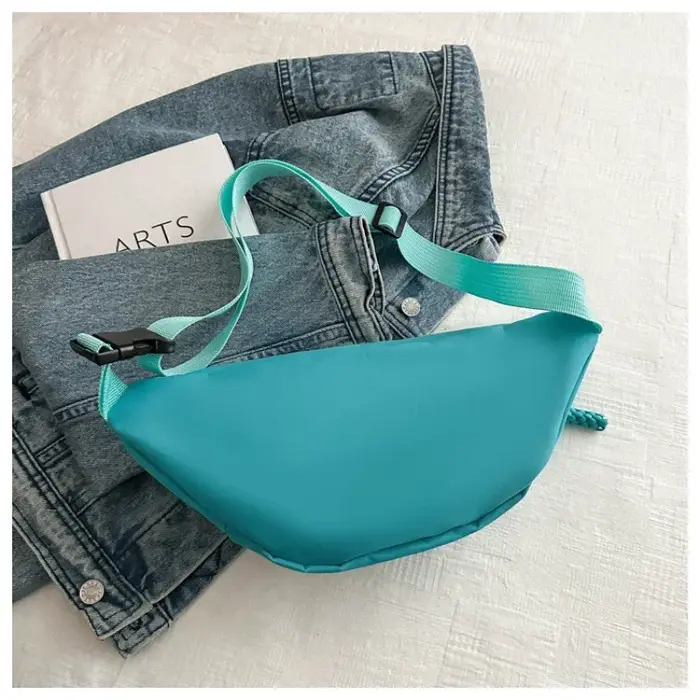 Sac de poitrine en toile demi-lune pour femme