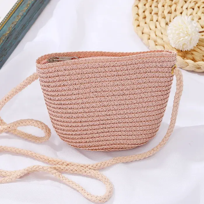 Sac en paille tissé de couleur unie