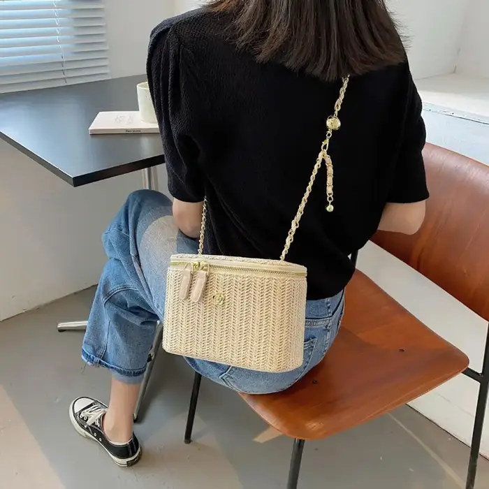 Mini sac à bandoulière seau en paille pour femmes