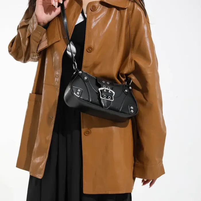 Pochette rouge femmes couleur unie sac à main en cuir Pu sac noir Style Punk Moto sous les bras bandoulière sac