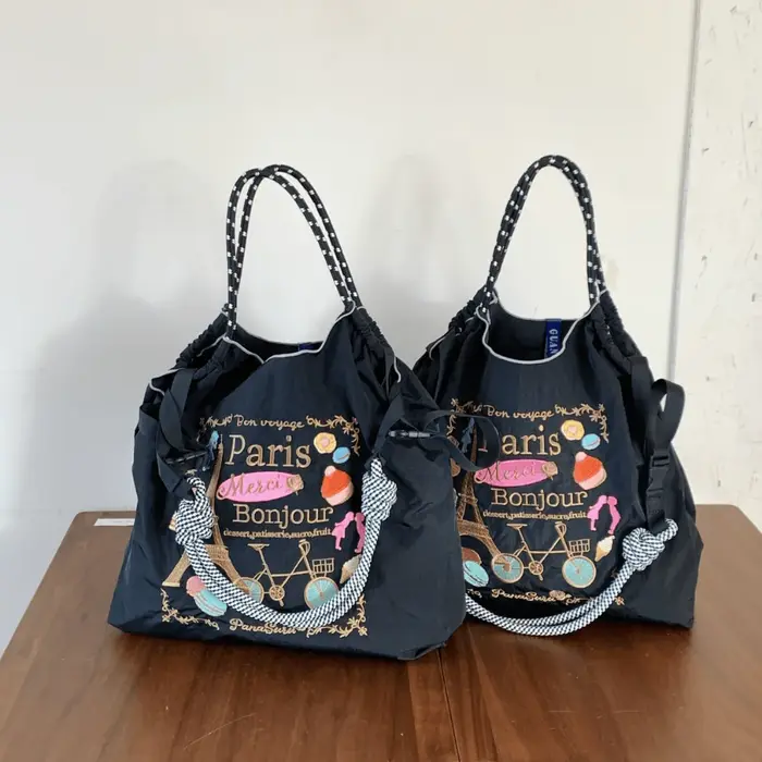 Nouveau sac à bandoulière pour femme avec motif brodé Paris