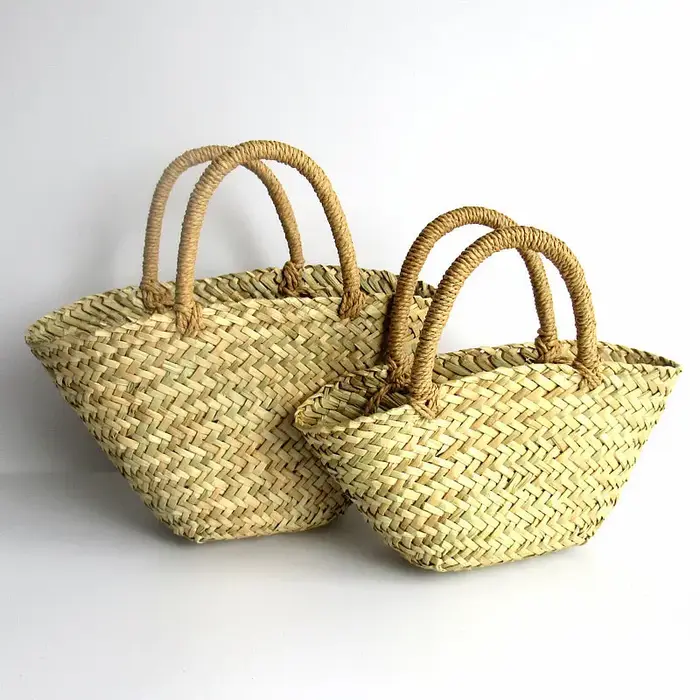 Sac à main triangulaire en herbe tissé Oblique