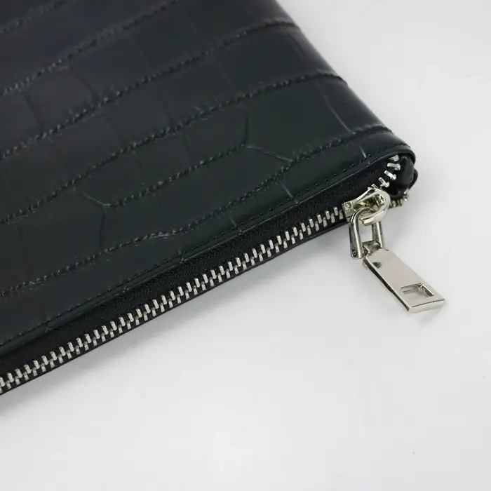 Pochette noire personnalisée en cuir véritable pour femme