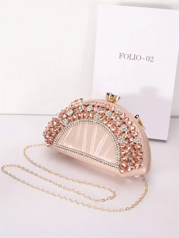 Collection de luxe Quatre sacs à main semi-circulaires élégants en noir rose argent scintillant avec des accents dorés pierres précieuses colorées