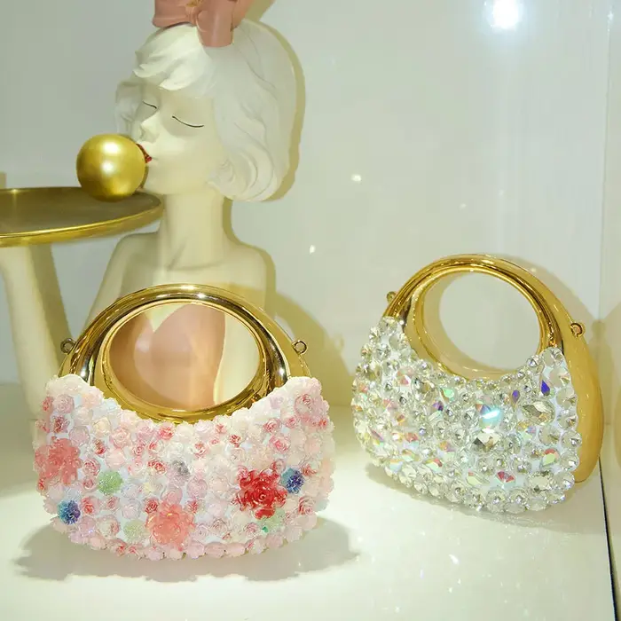 Mini sac en acrylique à fleurs brillantes