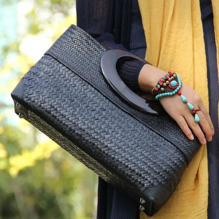 Sac tressé en rotin noir pour femme