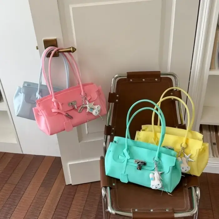 Sac à langer vintage de luxe : élégant sac à main bandoulière pour femme avec logo de créateur et grande capacité