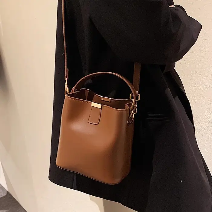 Sac à main pour femme, le sac bandoulière décontracté haut de gamme marron polyvalent et tendance de
