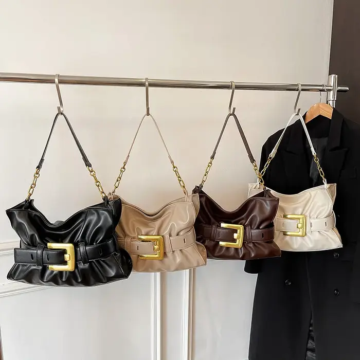 Sac nuage plissé de styliste