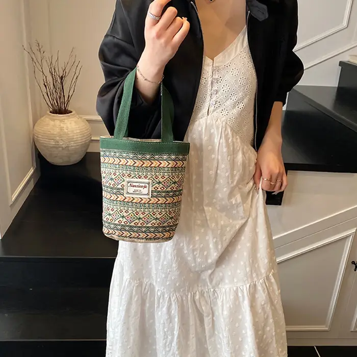 Sac fourre-tout tissé à la main avec doublure