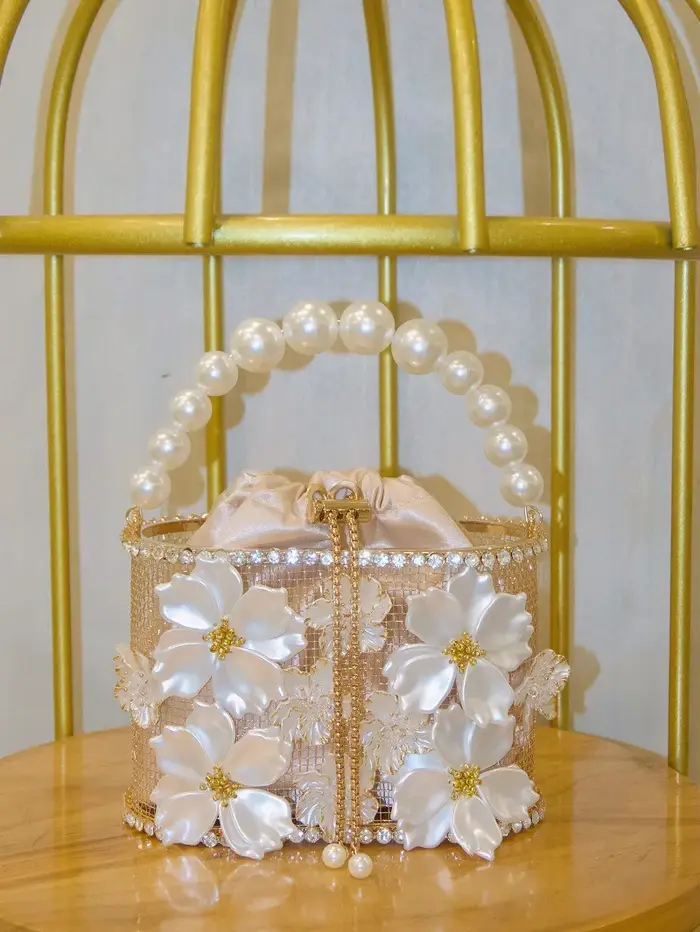 Sac seau vintage floral ajouré fait main avec chaîne en strass