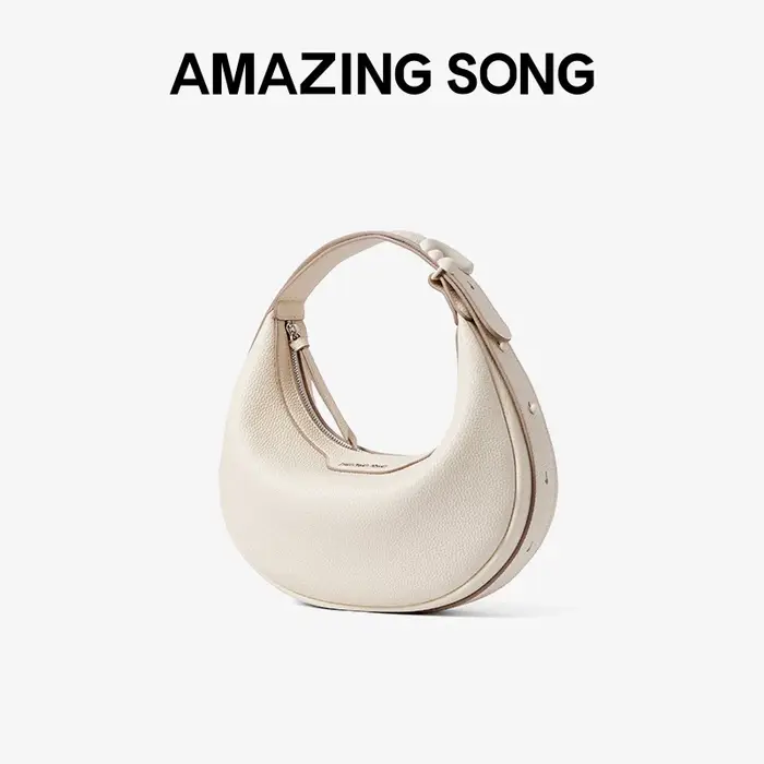 Petit Sac Song Demi-Lune, Objets