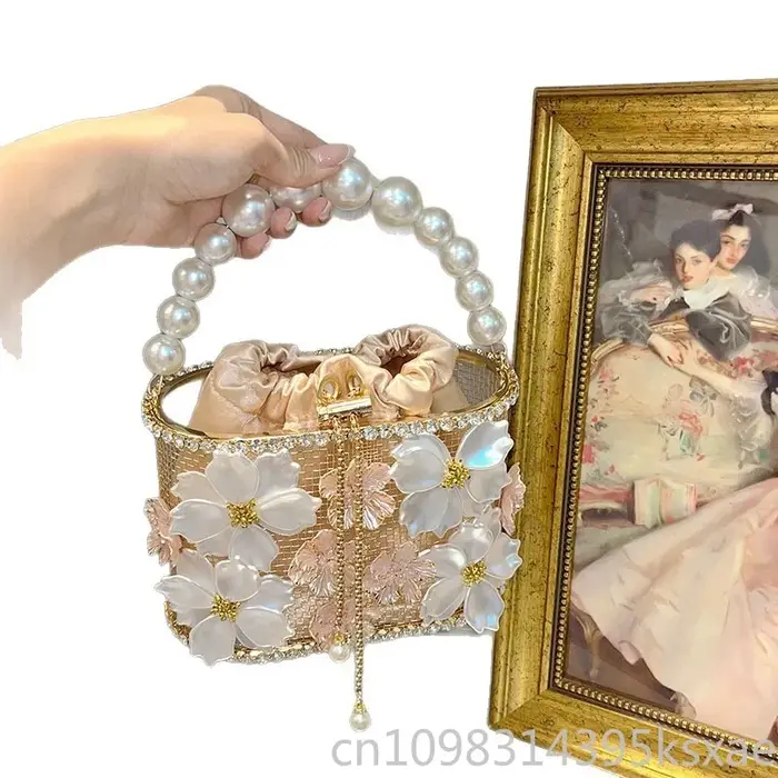 Sac seau vintage floral ajouré fait main avec chaîne en strass