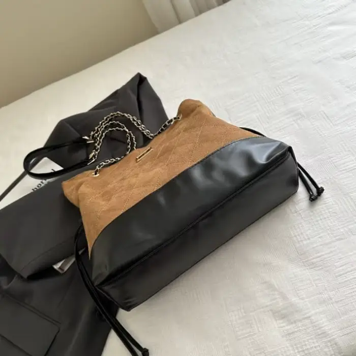 Sac fourre-tout matelassé à chaîne