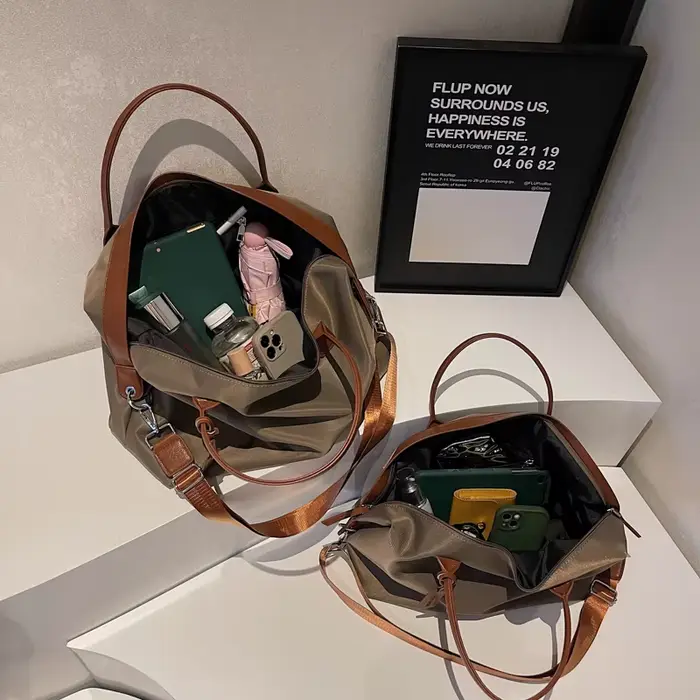Sac à main tendance de grande capacité avec accents en cuir