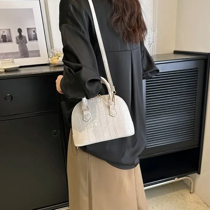 Sac à main vintage de style français à motif crocodile