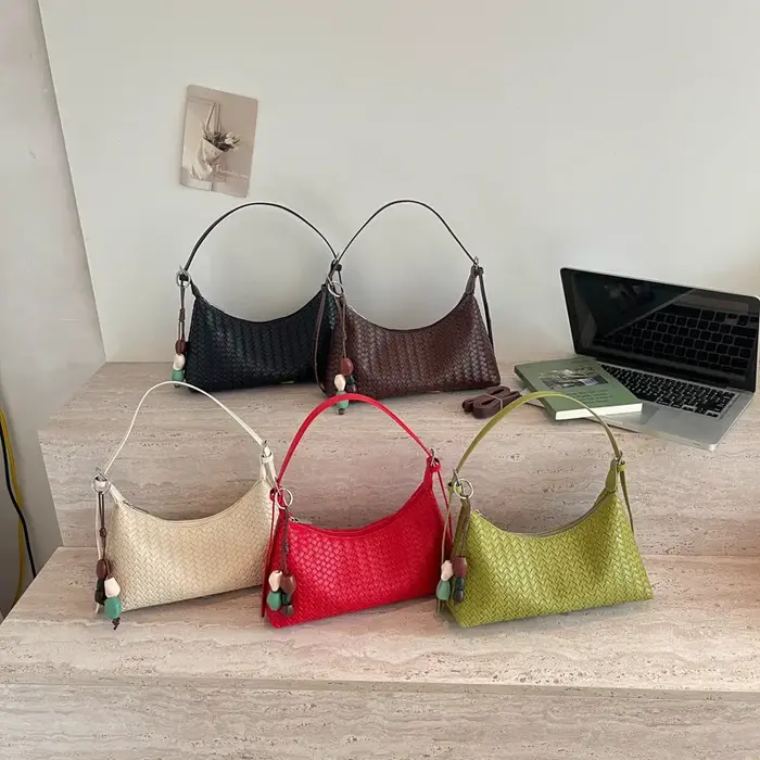 Sac à bandoulière hobo en PU souple à motif tissé