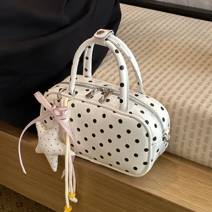 Sac à main à pois 2026 Nouvelle collection Printemps Tendance Mode Sac bowling à fermeture éclair Sac chic classique à porter sous le bras Style vintage pour femme