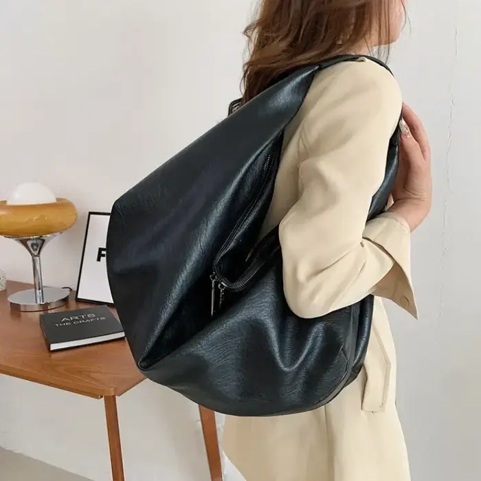Grands sacs à bandoulière noirs pour femmes