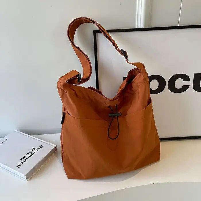 Sac à bandoulière de grande capacité pour femmes, sac léger à porter en bandoulière, idéal pour les 