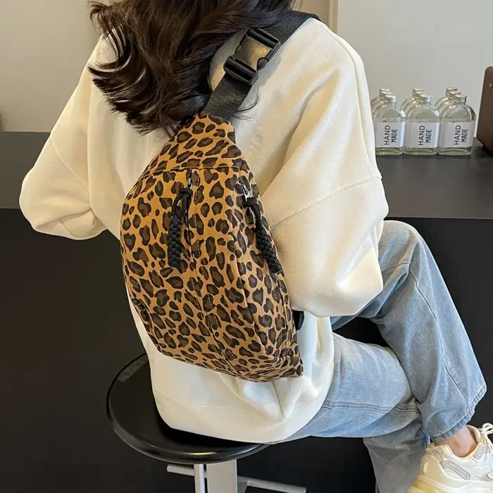 Sac de taille imprimé léopard de styliste