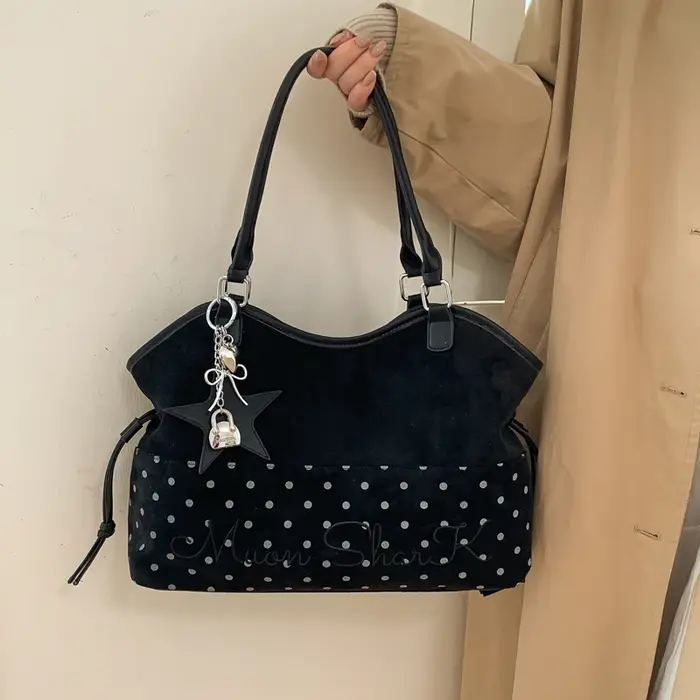 Sac à bandoulière en daim à pois pour femmes