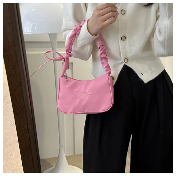 Sac à bandoulière brodé avec nœud papillon