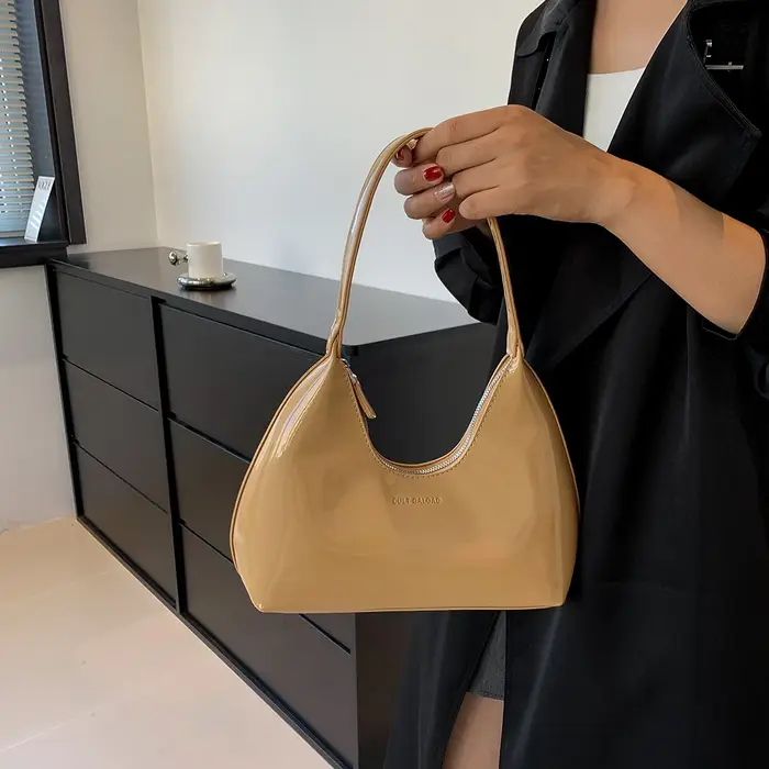 Sac fourre-tout en cuir verni pour femme