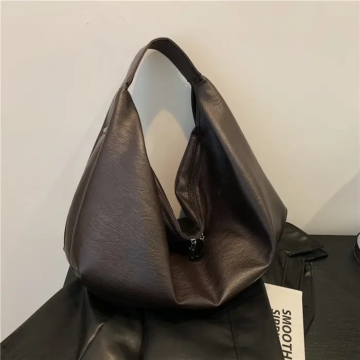Grands sacs à bandoulière noirs pour femmes