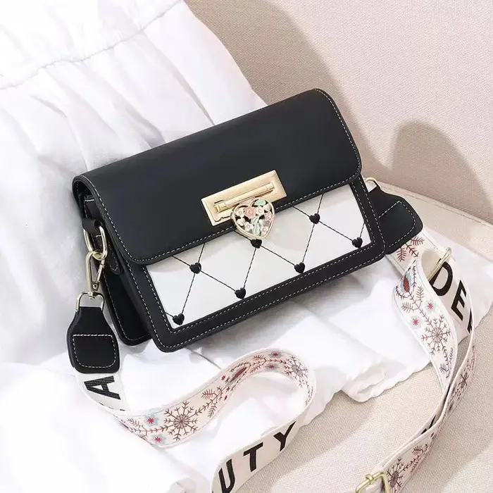 Petit sac pour femme, été 2026, nouveau sac carré polyvalent, sac à bandoulière large et tendance po