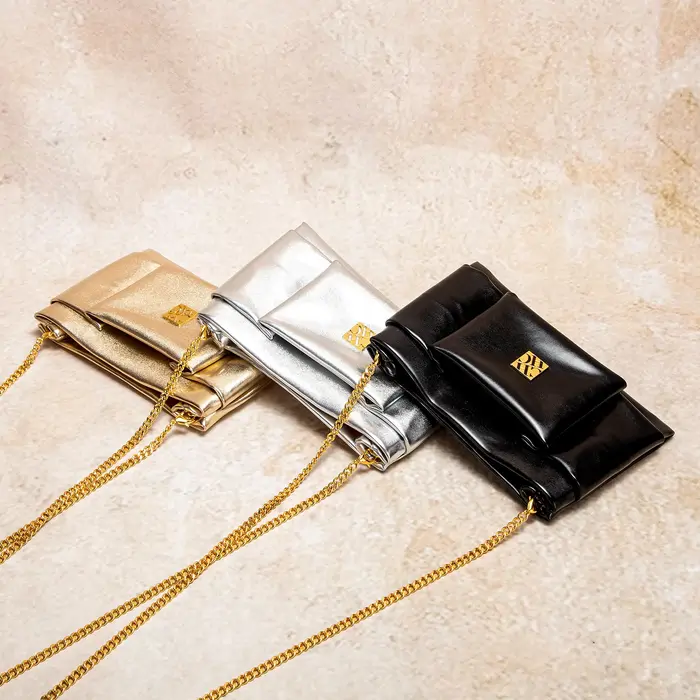 Sacs à bandoulière élégants de luxe en cuir – Logos plaqués or, sangles de chaîne durables, artisana