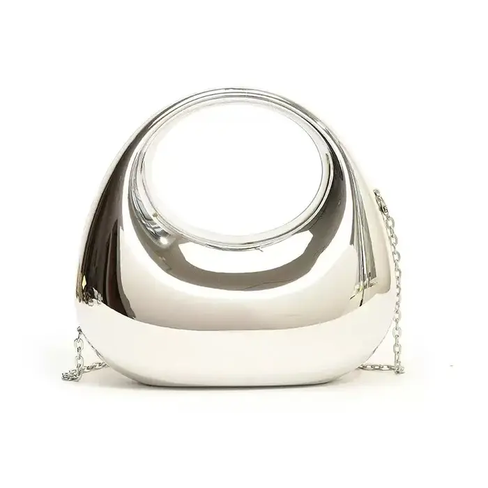 Le trompettiste porte un sac