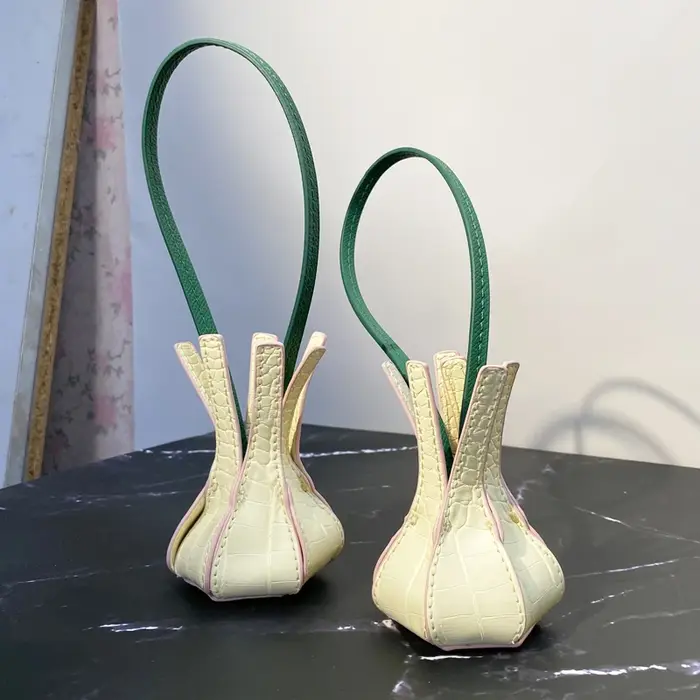 Accessoires de sacs de marque tendance pour sacs à main et pochettes nouveautés 2026 en PU formes de fruits et légumes breloques de créateurs de luxe à combiner pour sac bandoulière