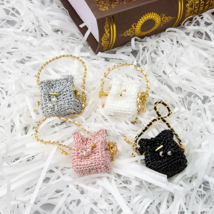 Petit sac carré en cuir tricoté à double poche