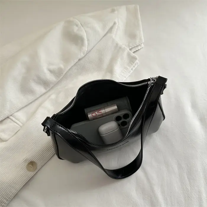 Sac Hobo minimaliste de couleur unie