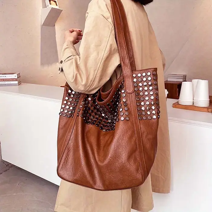 Sac fourre-tout à rivets pour femmes